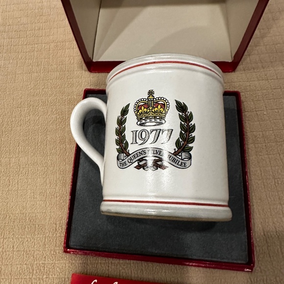 VINTAGE DENBY QUEENS JUBILEE COLLECTORS CUP 1977 - Picture 2 of 7